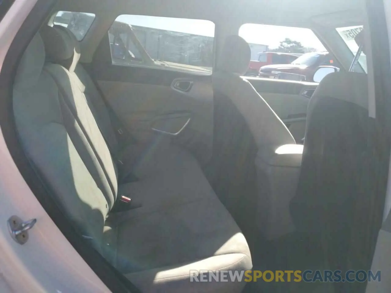 10 Photograph of a damaged car KNDJ23AU3L7120291 KIA SOUL 2020
