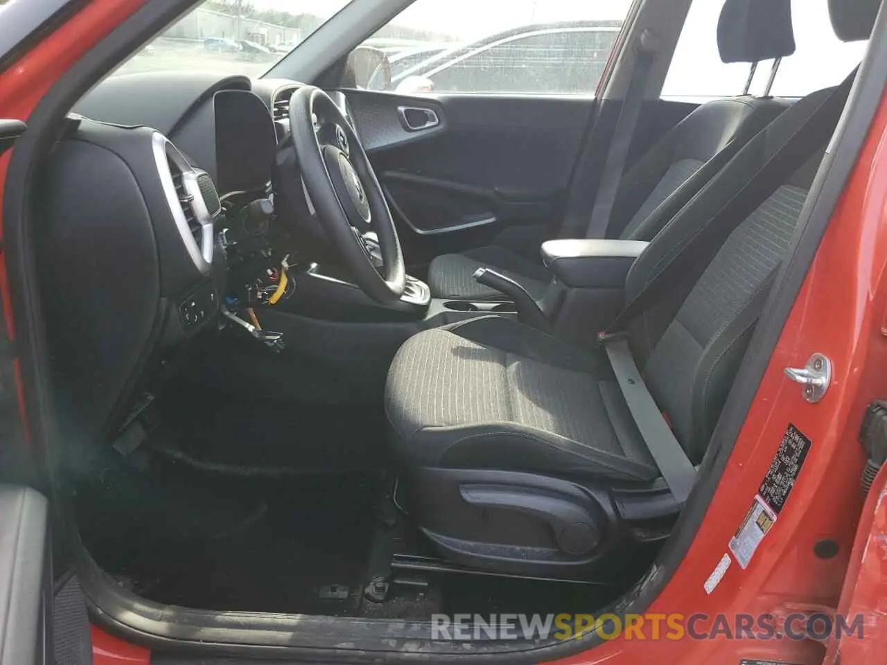 7 Photograph of a damaged car KNDJ23AU3L7123983 KIA SOUL 2020
