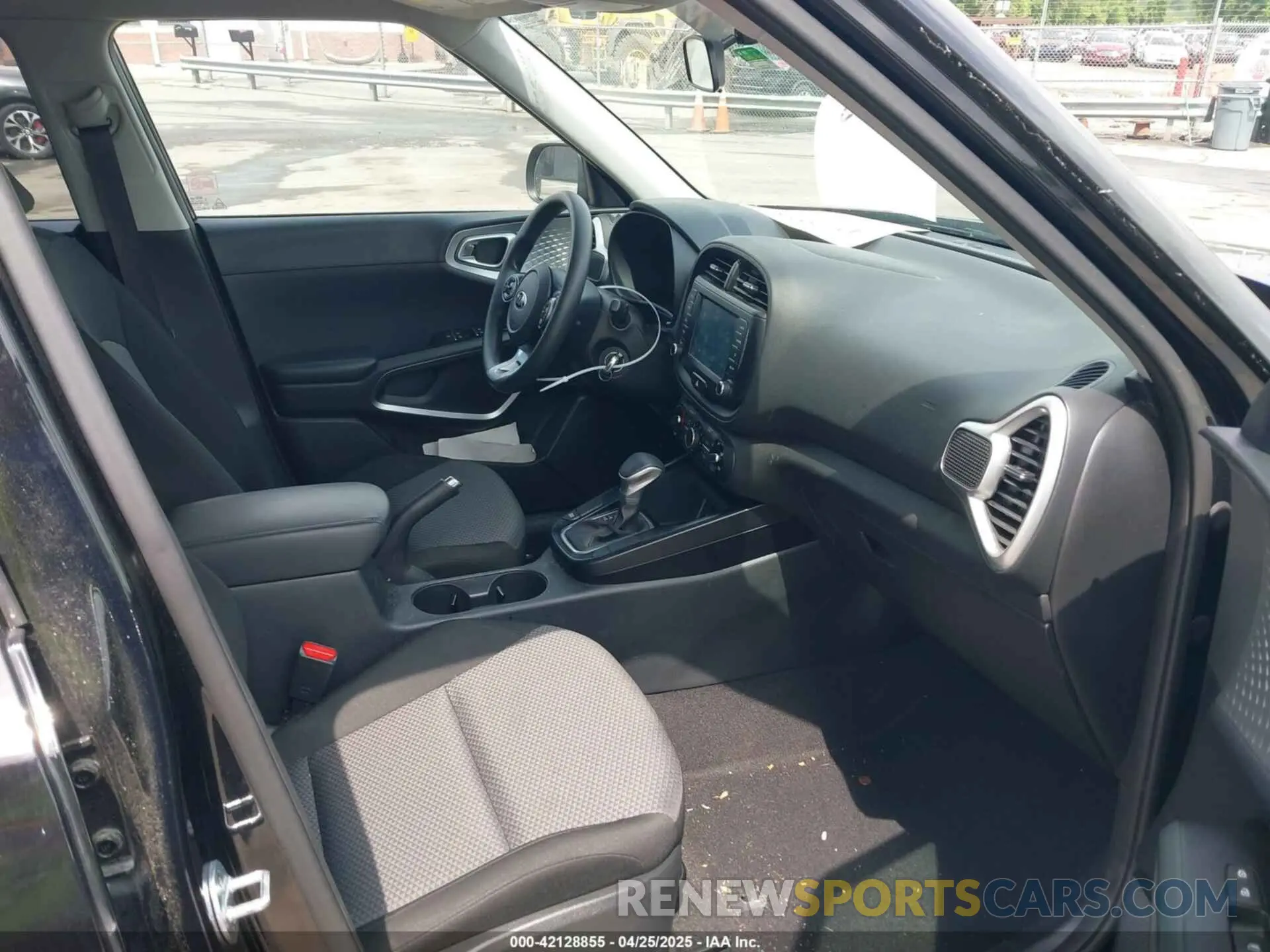 5 Photograph of a damaged car KNDJ23AU4L7004095 KIA SOUL 2020