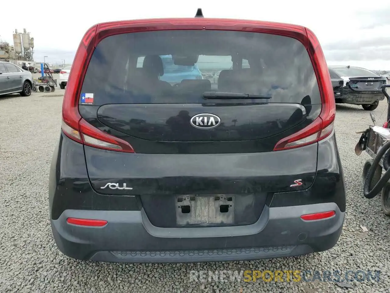 6 Photograph of a damaged car KNDJ23AU4L7013296 KIA SOUL 2020