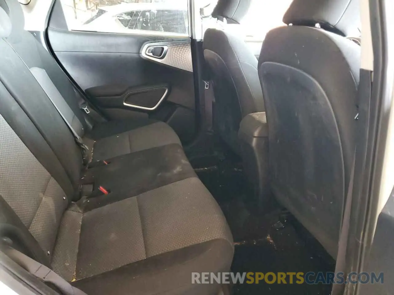 10 Photograph of a damaged car KNDJ23AU4L7013489 KIA SOUL 2020