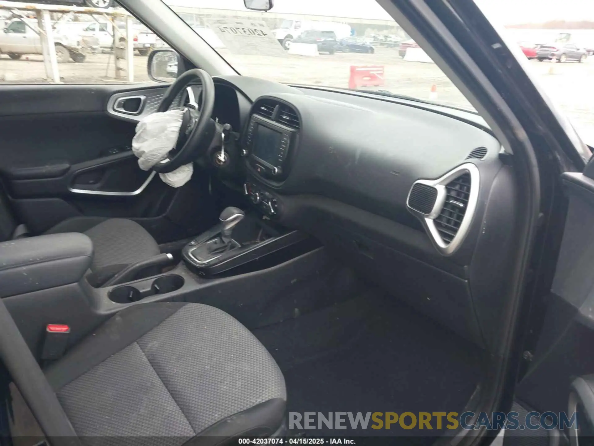 5 Photograph of a damaged car KNDJ23AU4L7020605 KIA SOUL 2020