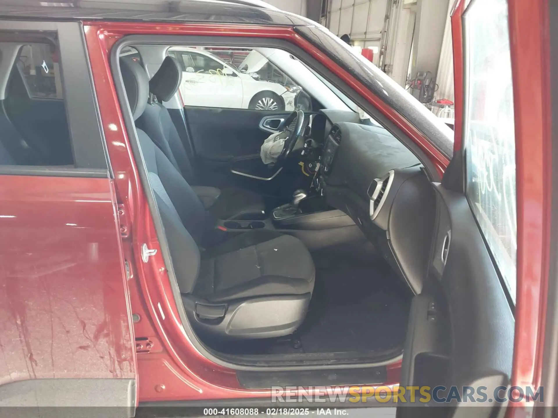 5 Photograph of a damaged car KNDJ23AU4L7050350 KIA SOUL 2020