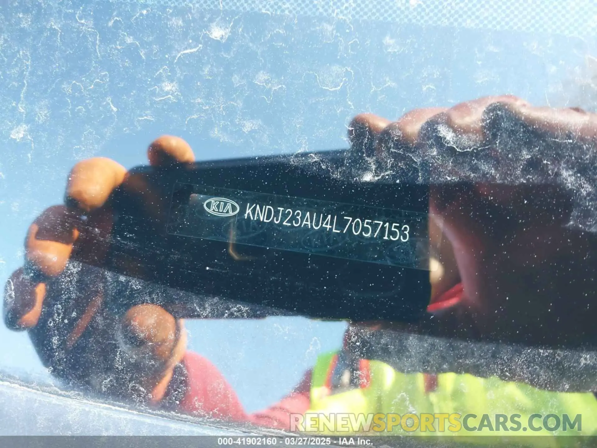 17 Photograph of a damaged car KNDJ23AU4L7057153 KIA SOUL 2020
