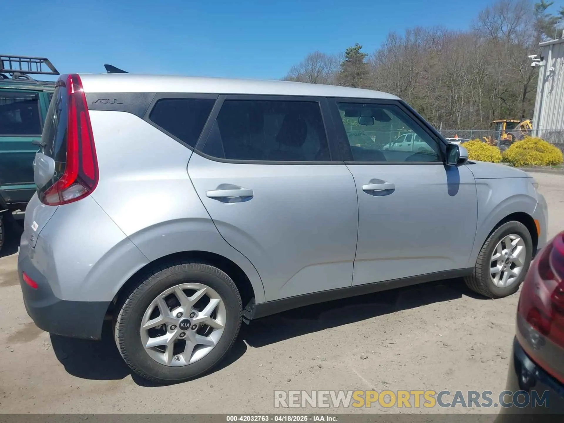 13 Photograph of a damaged car KNDJ23AU4L7089035 KIA SOUL 2020