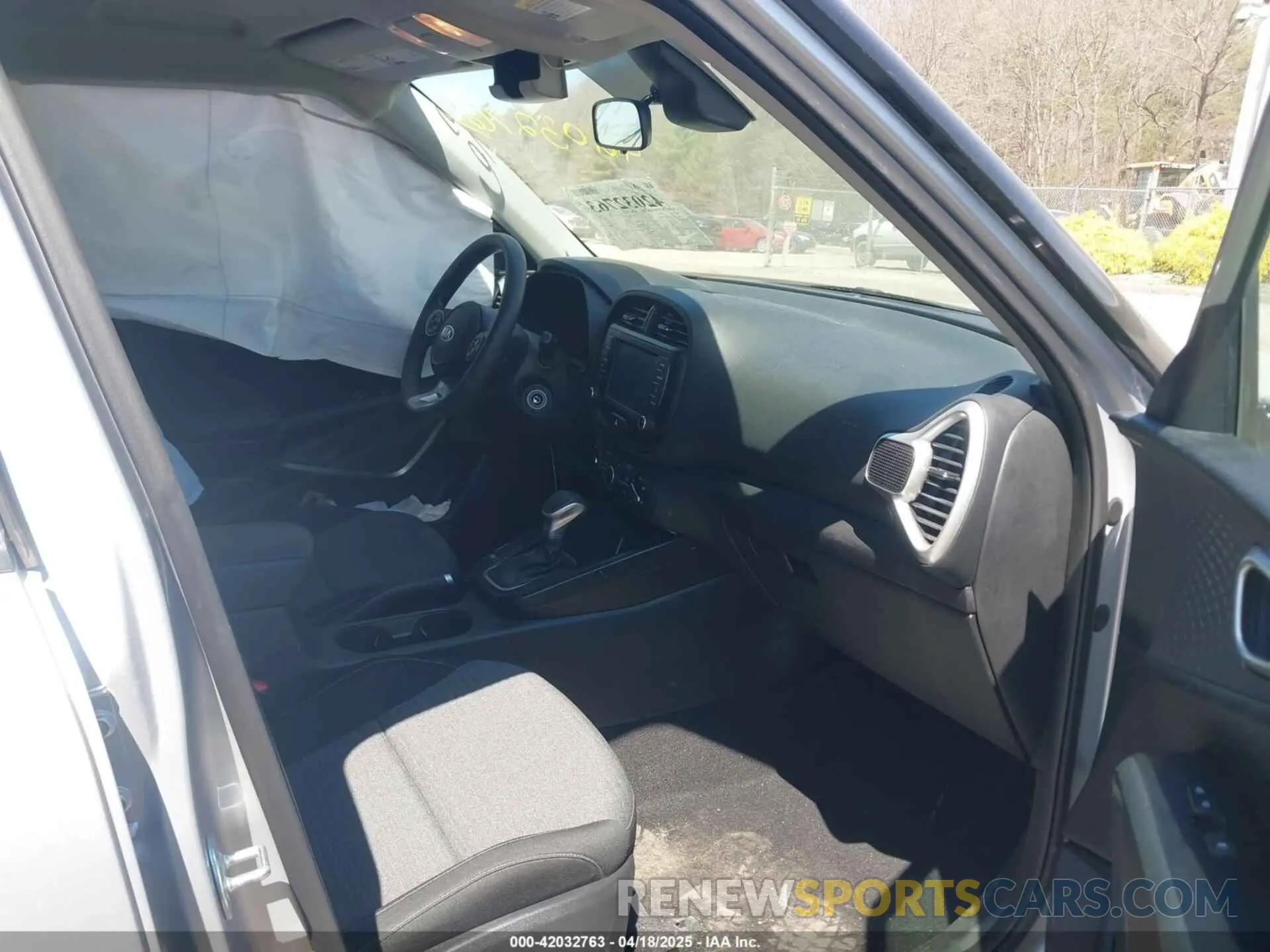 5 Photograph of a damaged car KNDJ23AU4L7089035 KIA SOUL 2020