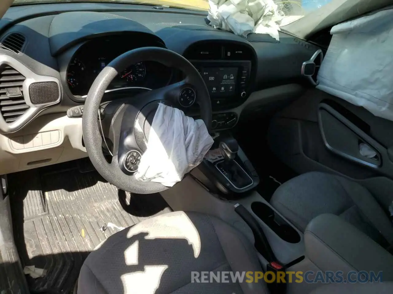 8 Photograph of a damaged car KNDJ23AU4L7116945 KIA SOUL 2020