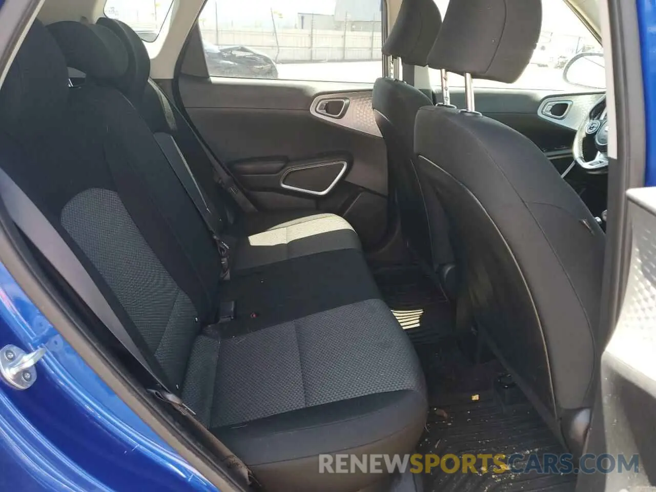 10 Photograph of a damaged car KNDJ23AU4L7117433 KIA SOUL 2020