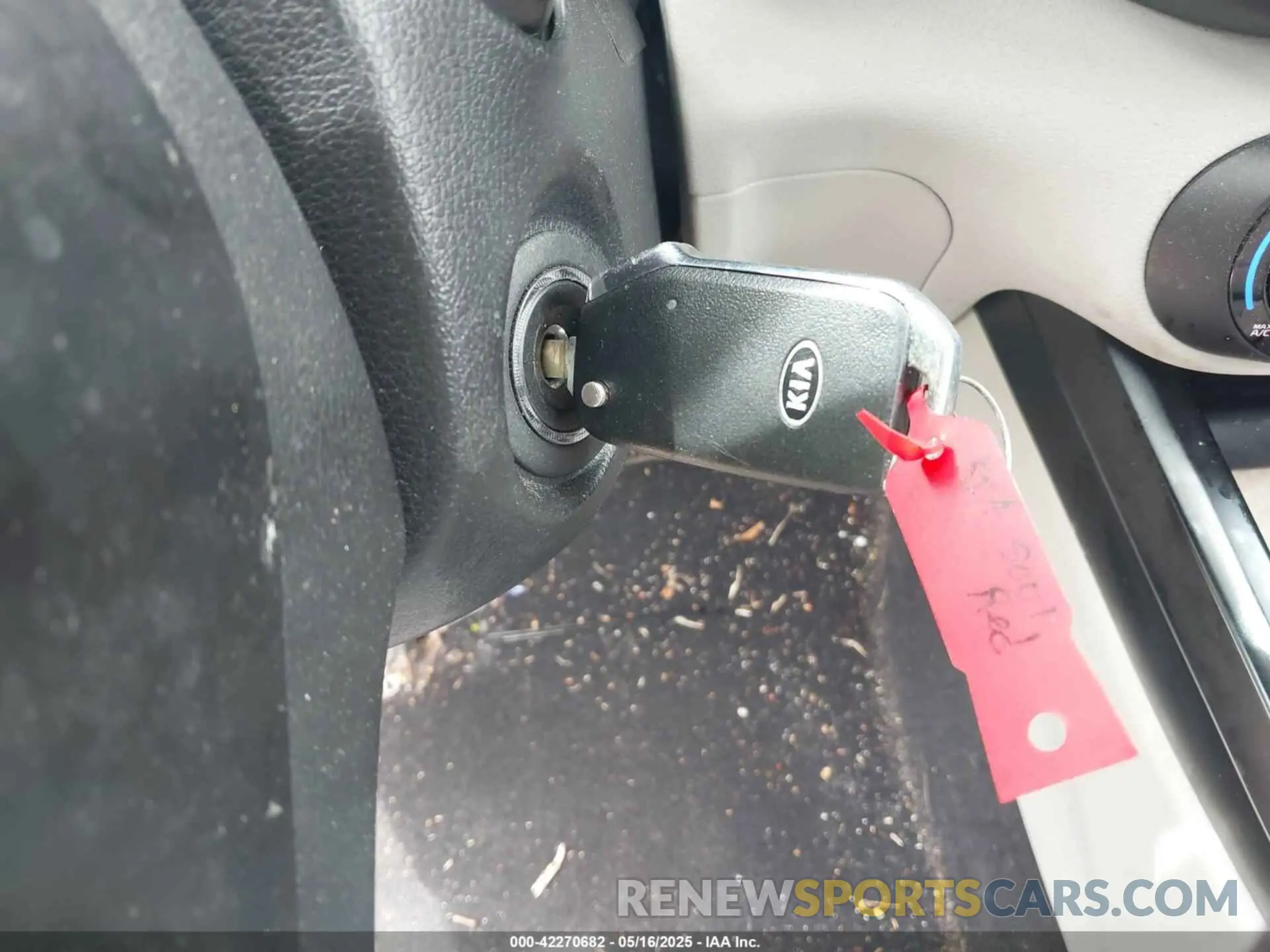 11 Photograph of a damaged car KNDJ23AU4L7118131 KIA SOUL 2020