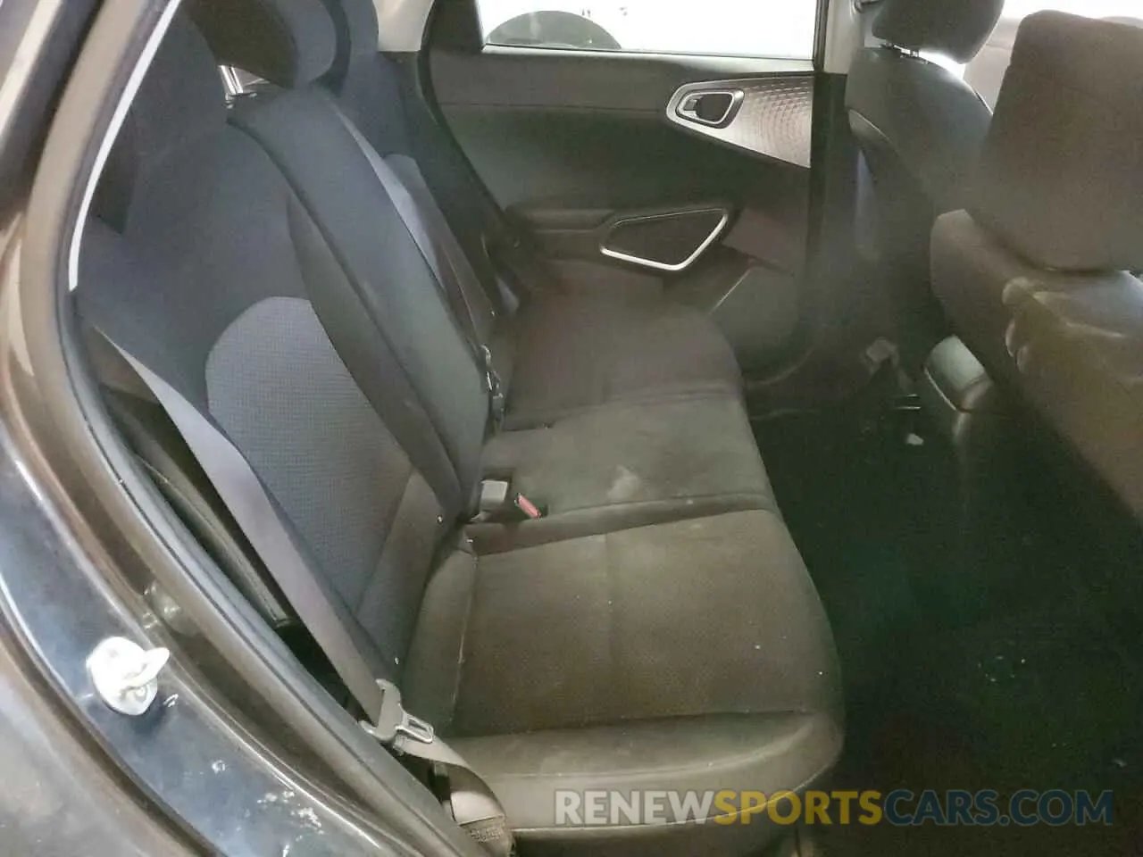 11 Photograph of a damaged car KNDJ23AU5L7027109 KIA SOUL 2020
