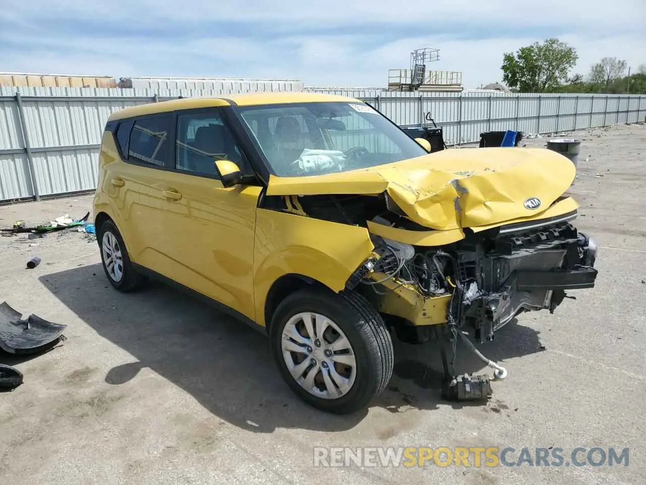 4 Photograph of a damaged car KNDJ23AU5L7047957 KIA SOUL 2020