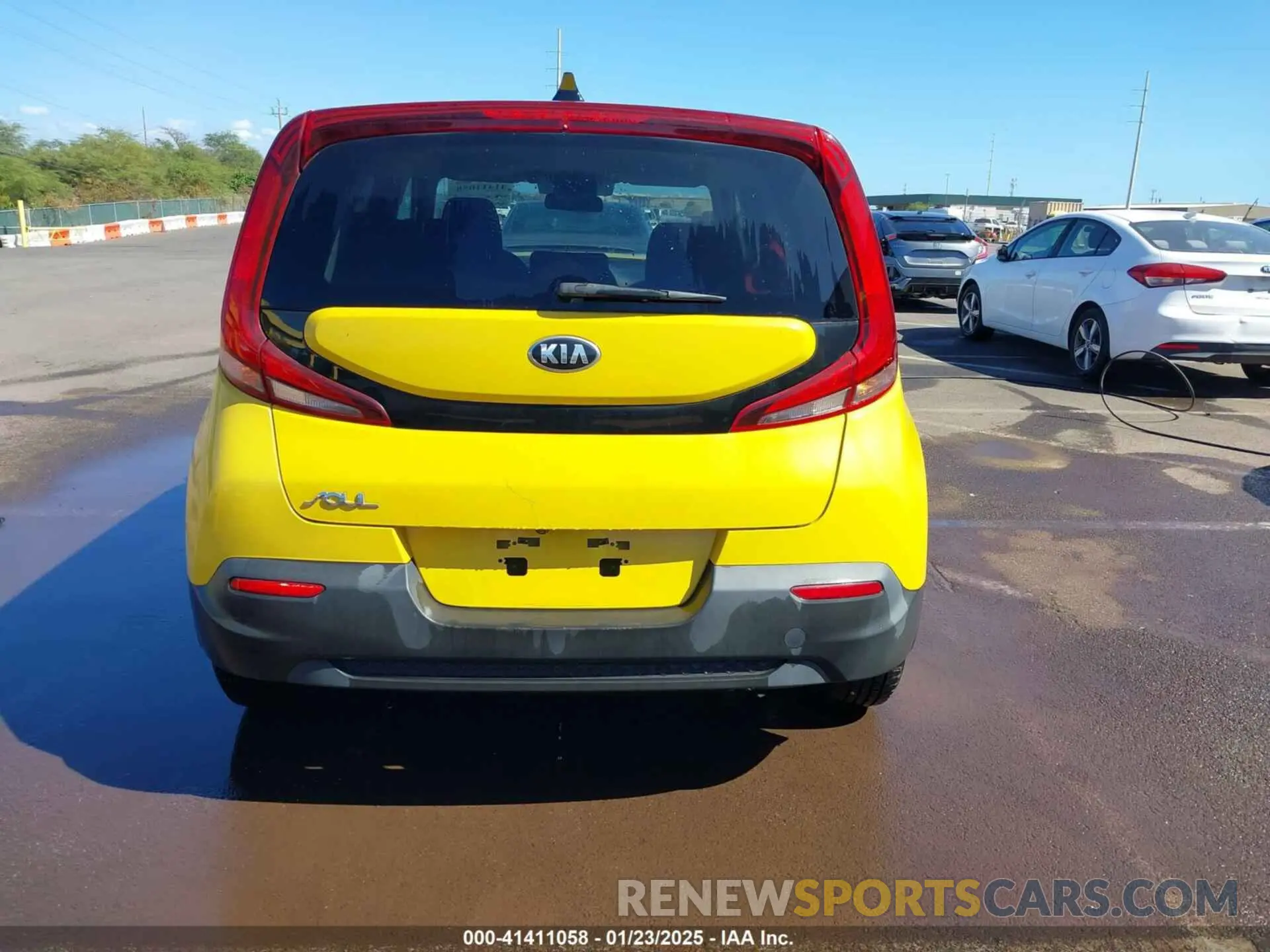 16 Photograph of a damaged car KNDJ23AU5L7052317 KIA SOUL 2020