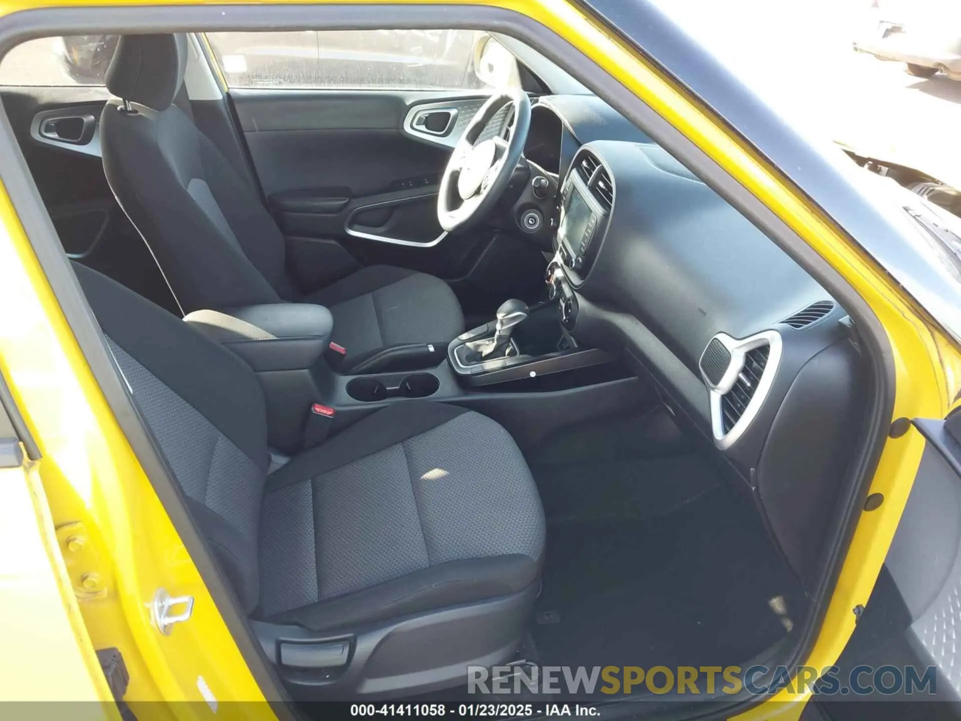 5 Photograph of a damaged car KNDJ23AU5L7052317 KIA SOUL 2020