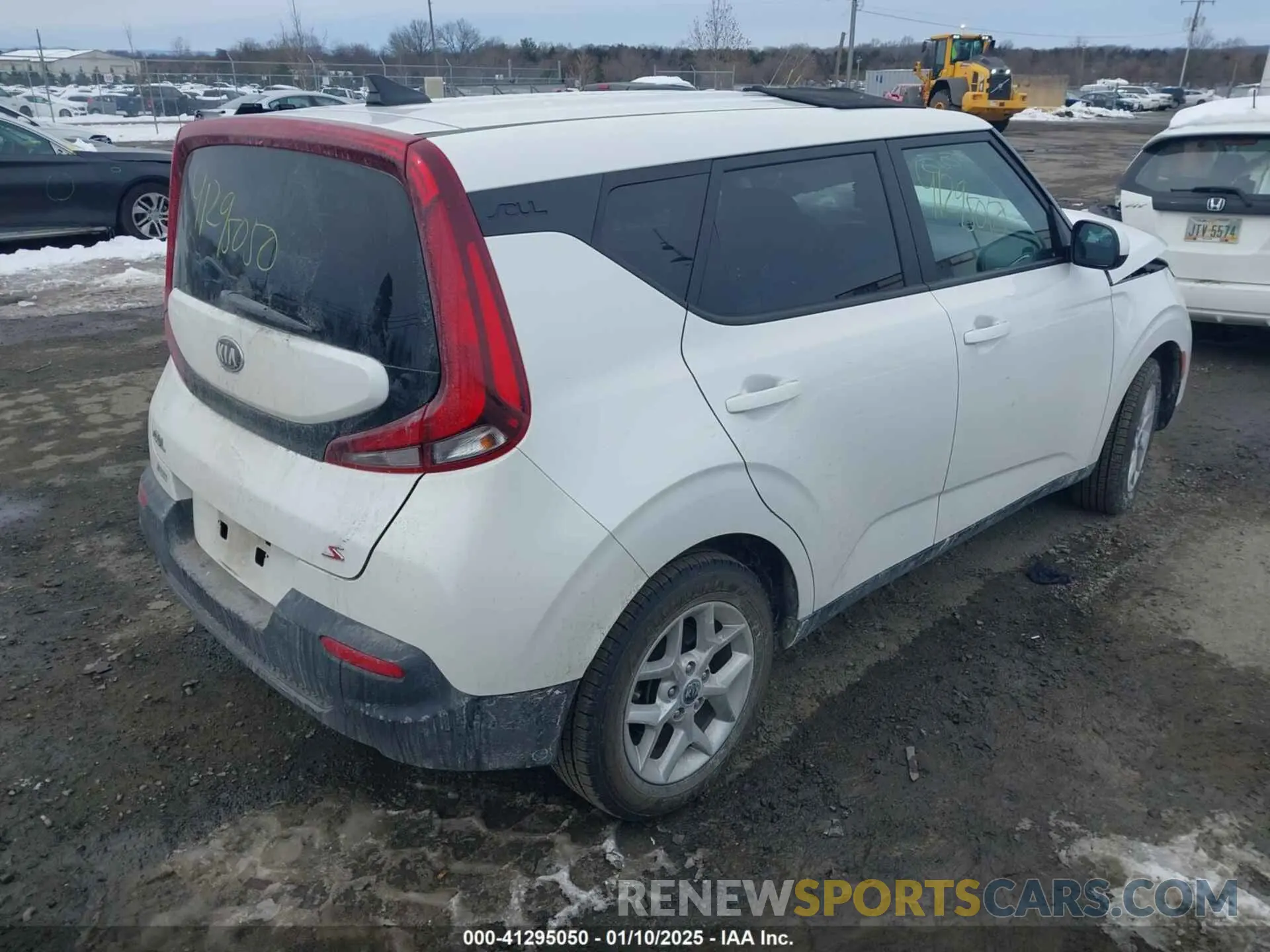 4 Photograph of a damaged car KNDJ23AU5L7054438 KIA SOUL 2020
