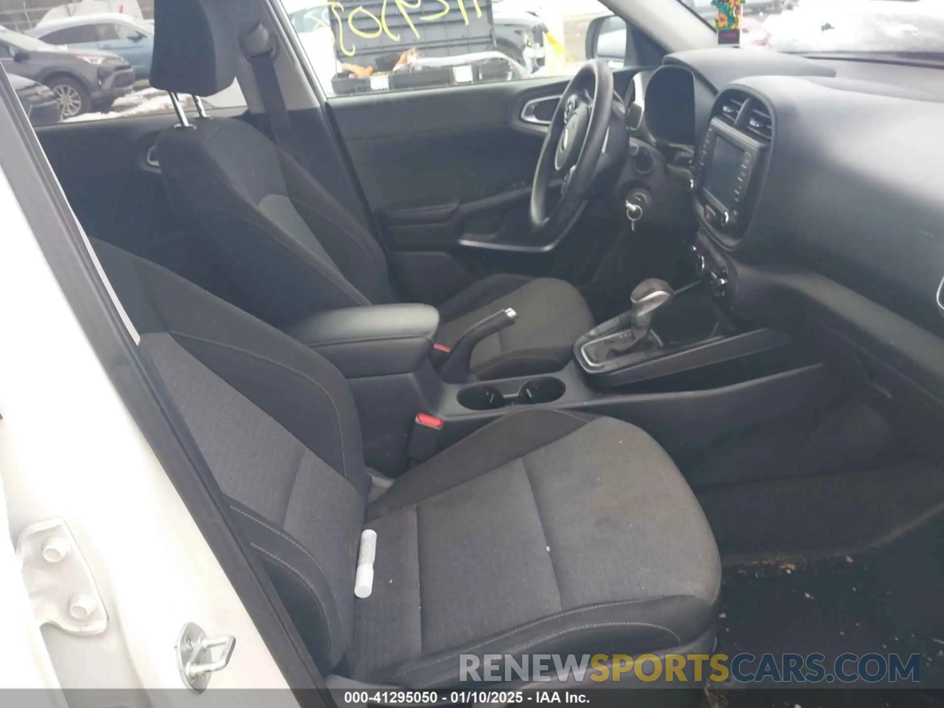 5 Photograph of a damaged car KNDJ23AU5L7054438 KIA SOUL 2020