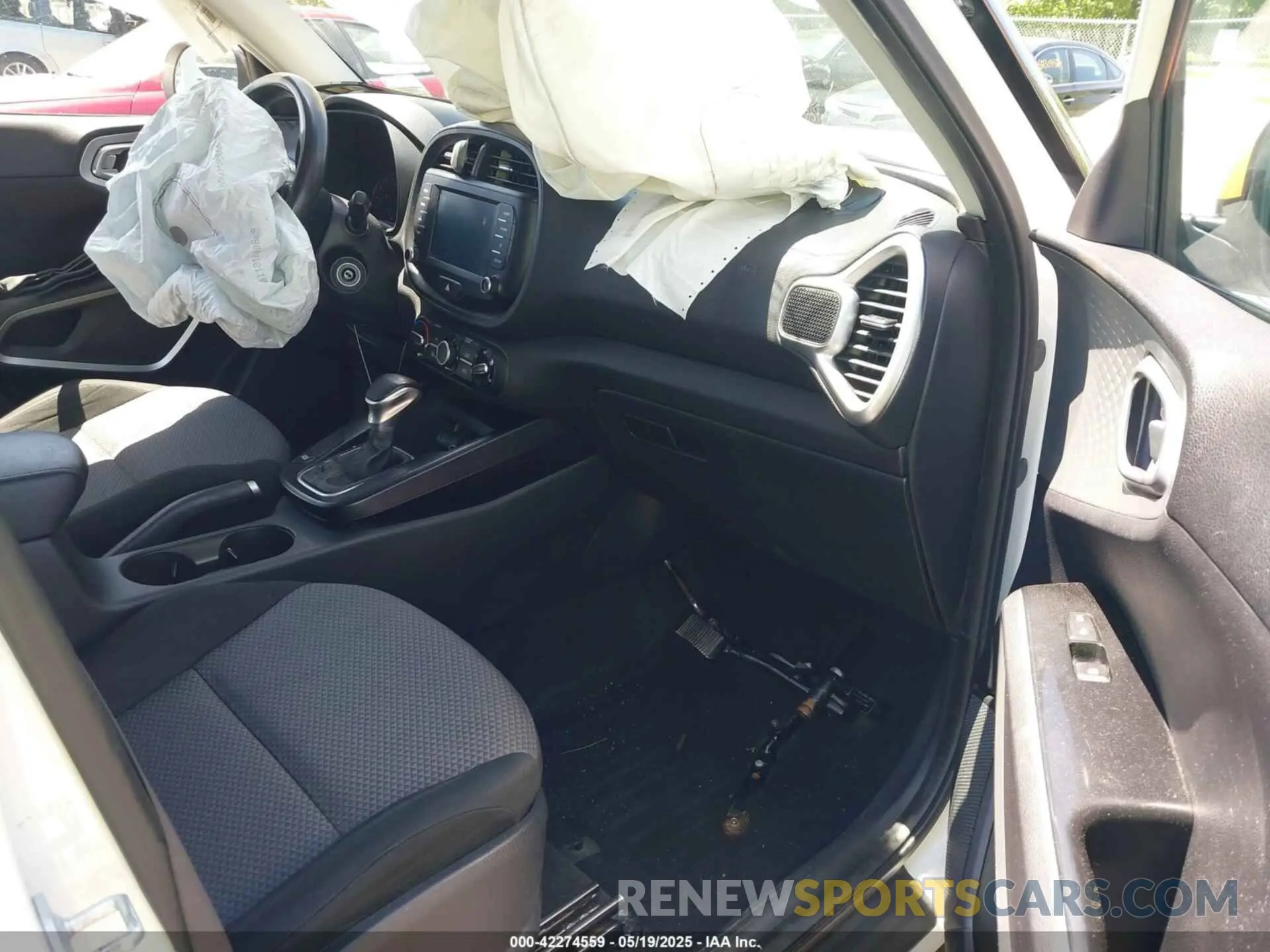 5 Photograph of a damaged car KNDJ23AU5L7057937 KIA SOUL 2020