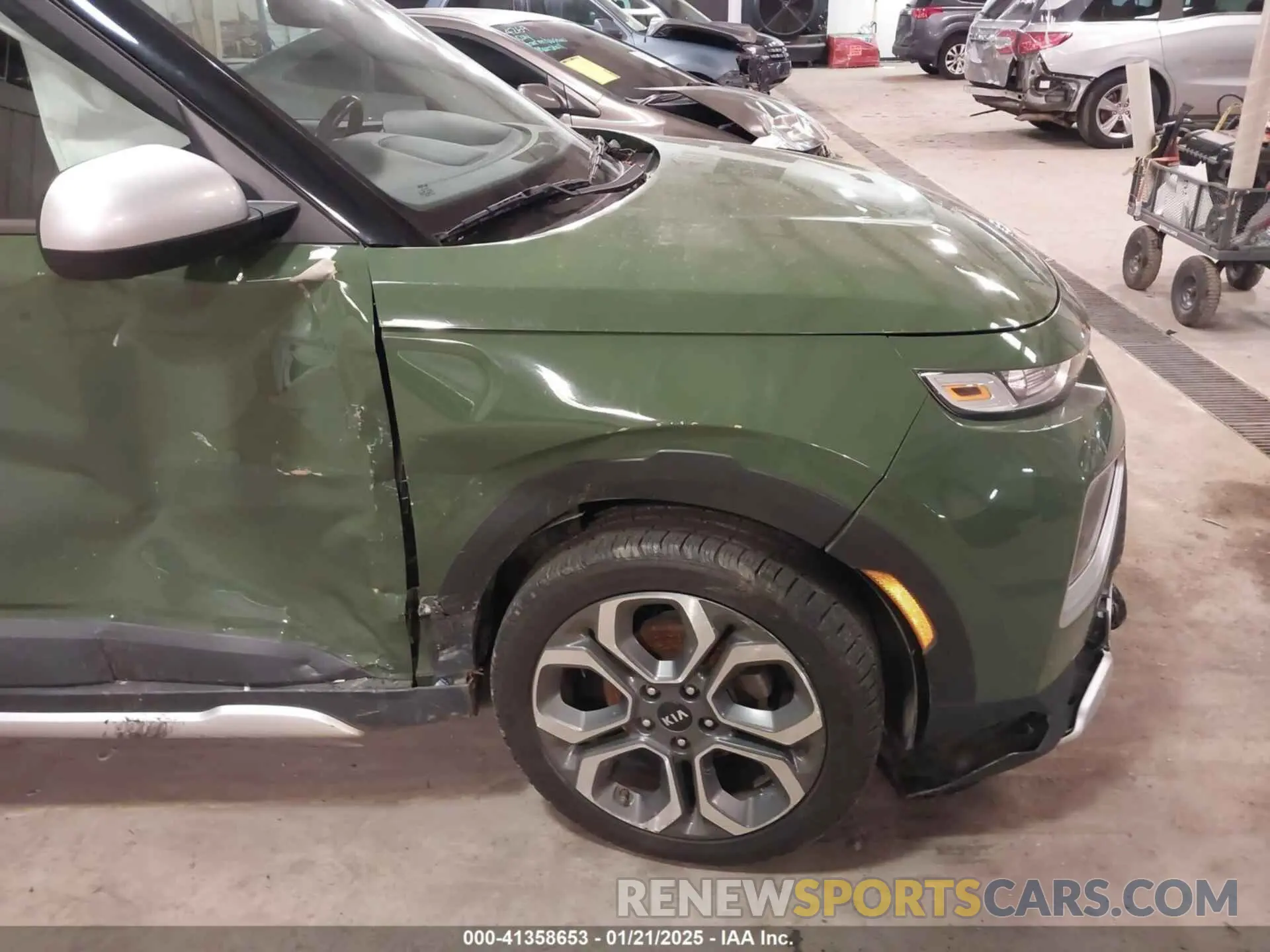 17 Photograph of a damaged car KNDJ23AU5L7068730 KIA SOUL 2020