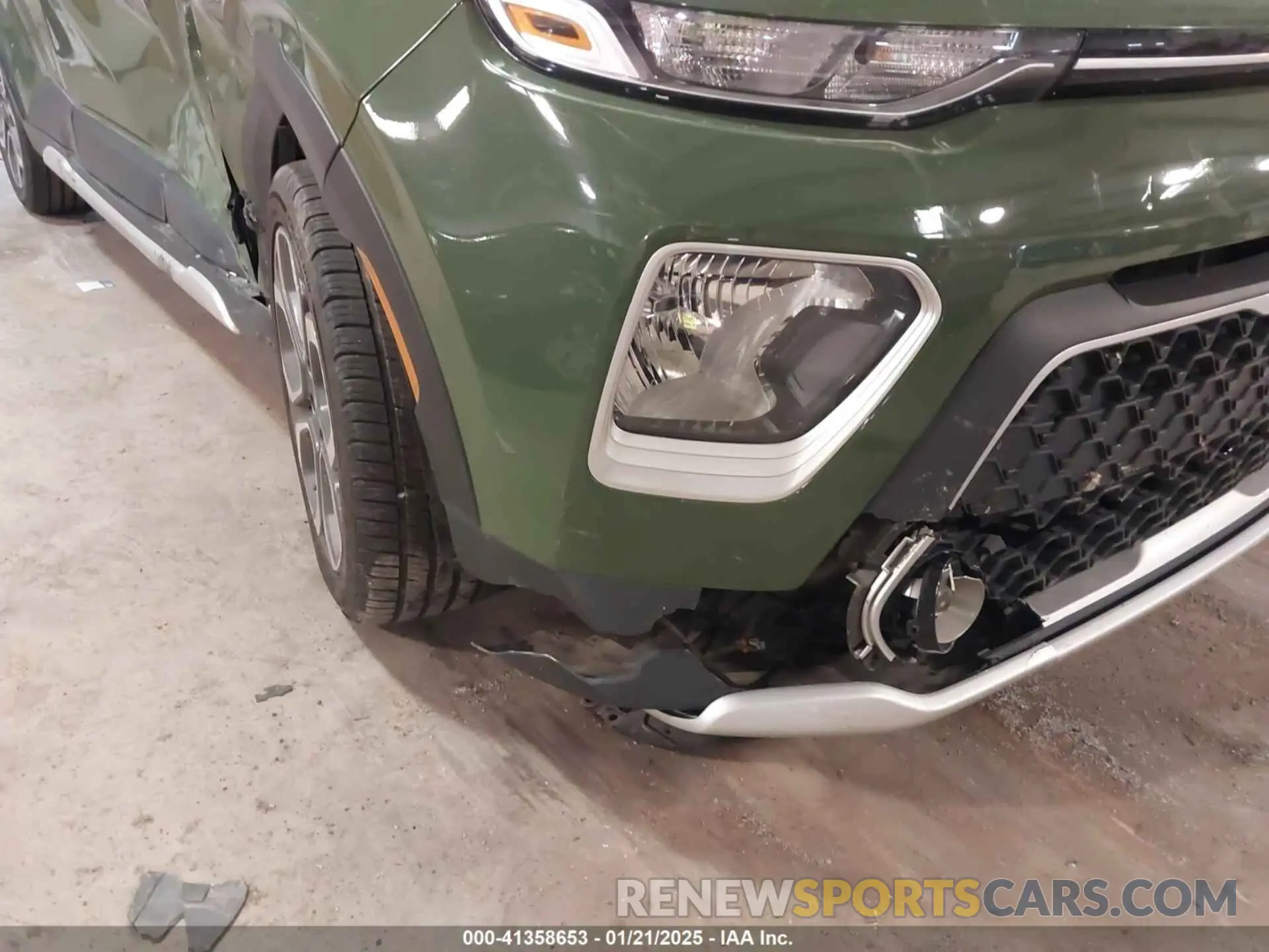 18 Photograph of a damaged car KNDJ23AU5L7068730 KIA SOUL 2020