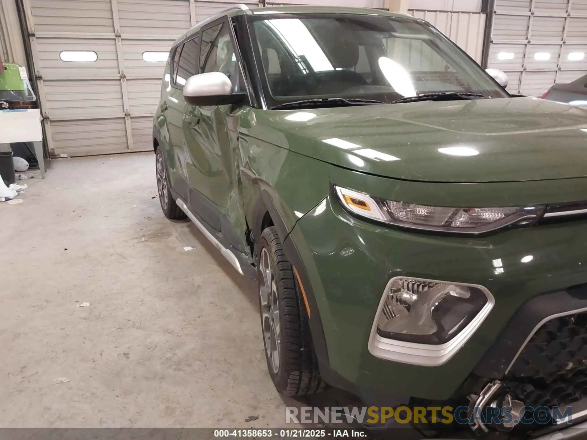 19 Photograph of a damaged car KNDJ23AU5L7068730 KIA SOUL 2020