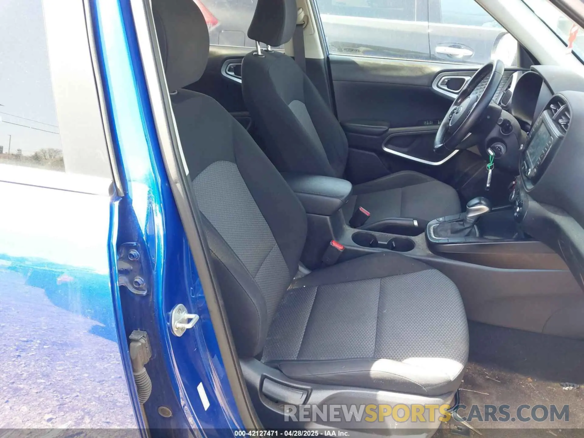 5 Photograph of a damaged car KNDJ23AU5L7070302 KIA SOUL 2020