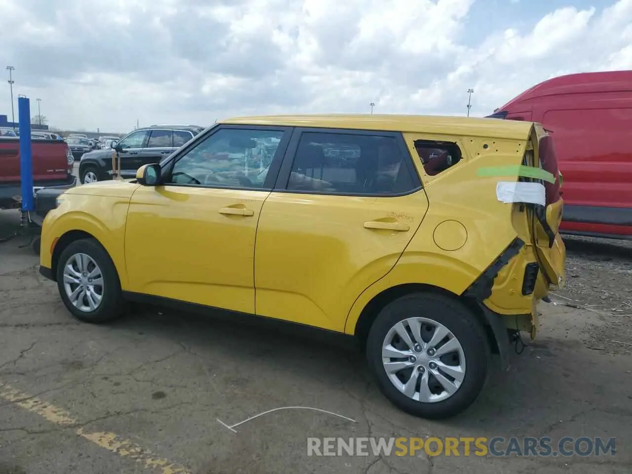 2 Photograph of a damaged car KNDJ23AU5L7097094 KIA SOUL 2020