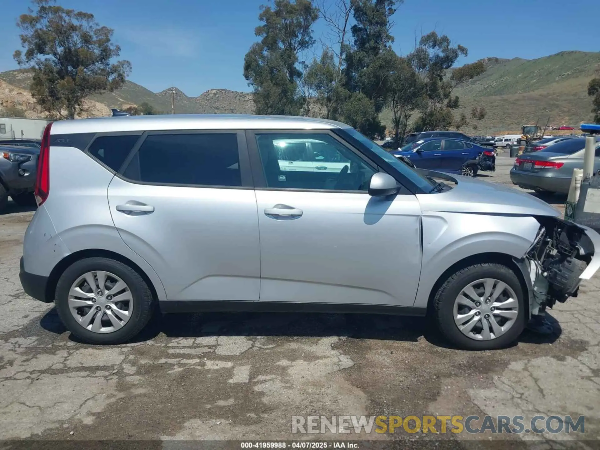 13 Photograph of a damaged car KNDJ23AU5L7097239 KIA SOUL 2020