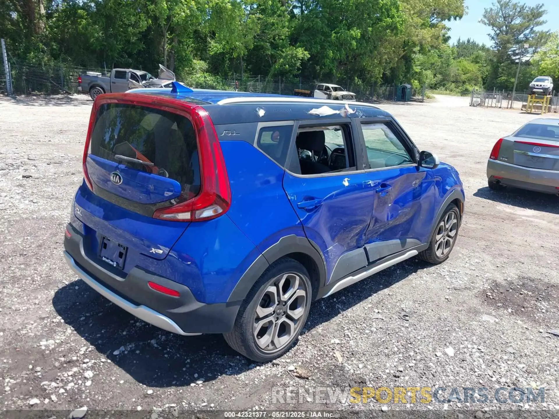 4 Photograph of a damaged car KNDJ23AU5L7109485 KIA SOUL 2020