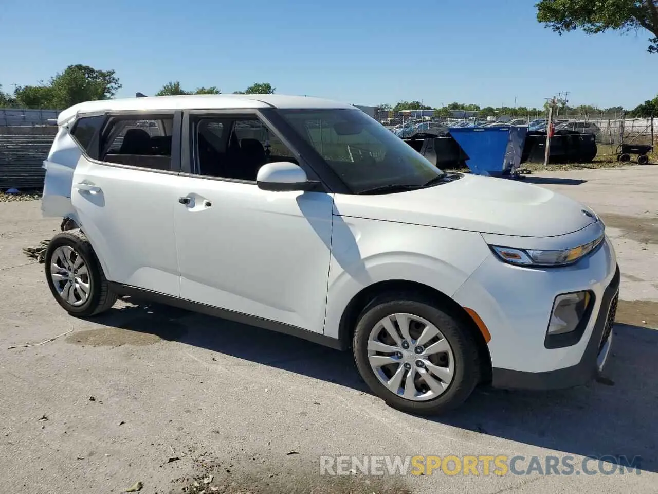 4 Photograph of a damaged car KNDJ23AU5L7119434 KIA SOUL 2020