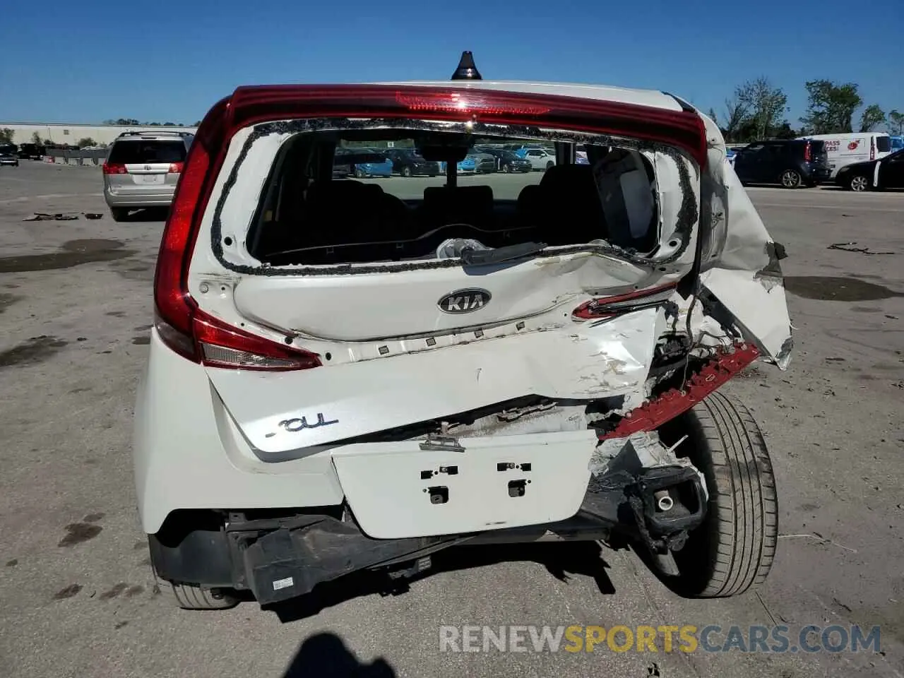 6 Photograph of a damaged car KNDJ23AU5L7119434 KIA SOUL 2020