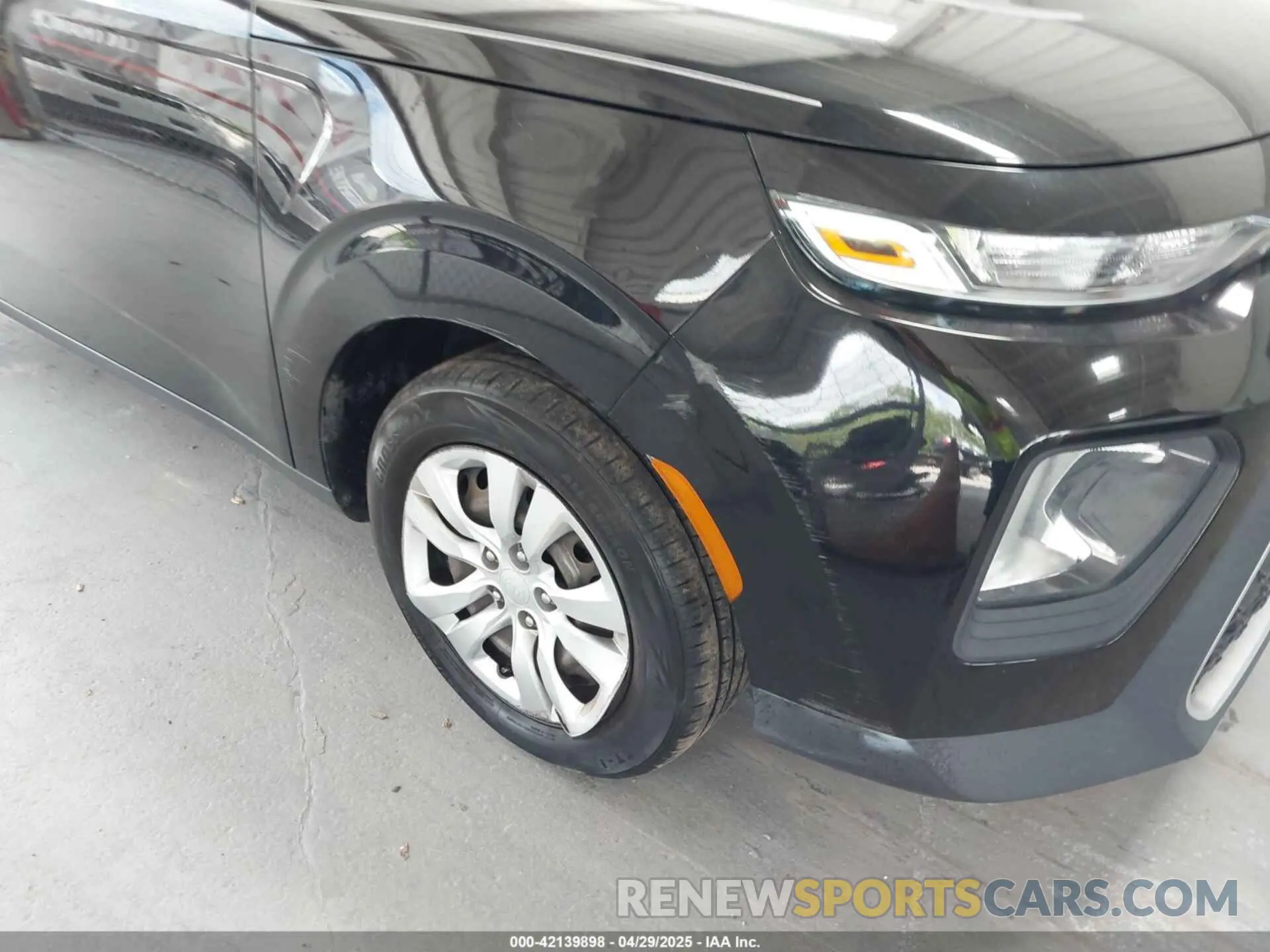 17 Photograph of a damaged car KNDJ23AU5L7119840 KIA SOUL 2020