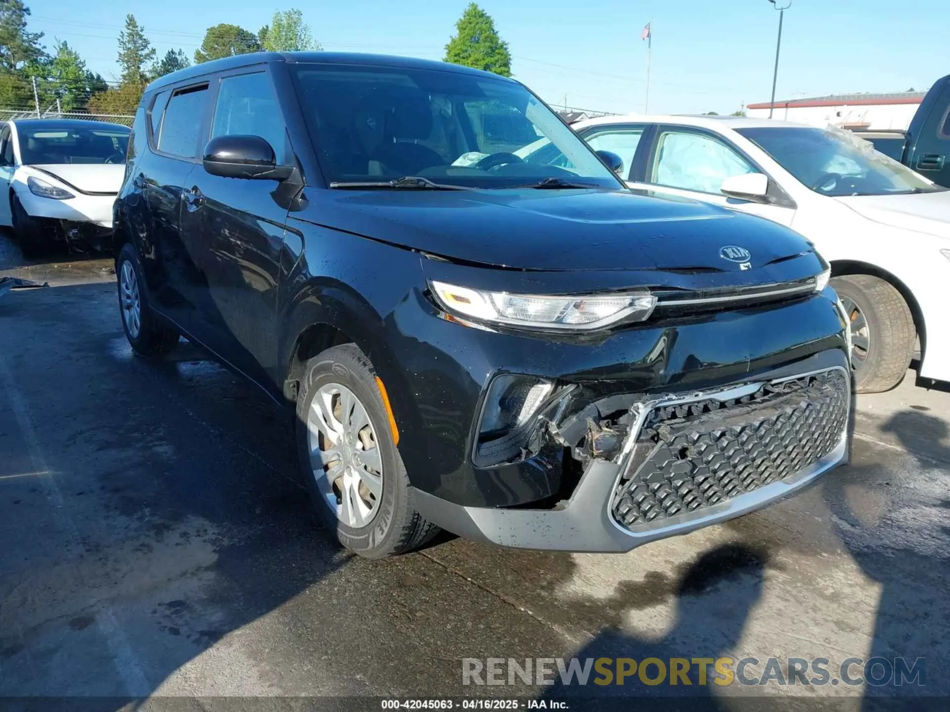 1 Photograph of a damaged car KNDJ23AU5L7700433 KIA SOUL 2020