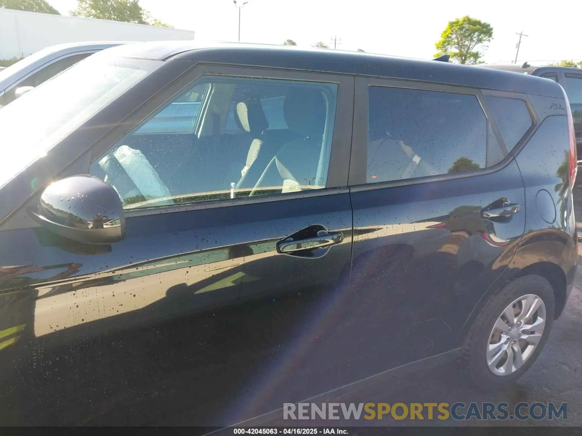 14 Photograph of a damaged car KNDJ23AU5L7700433 KIA SOUL 2020