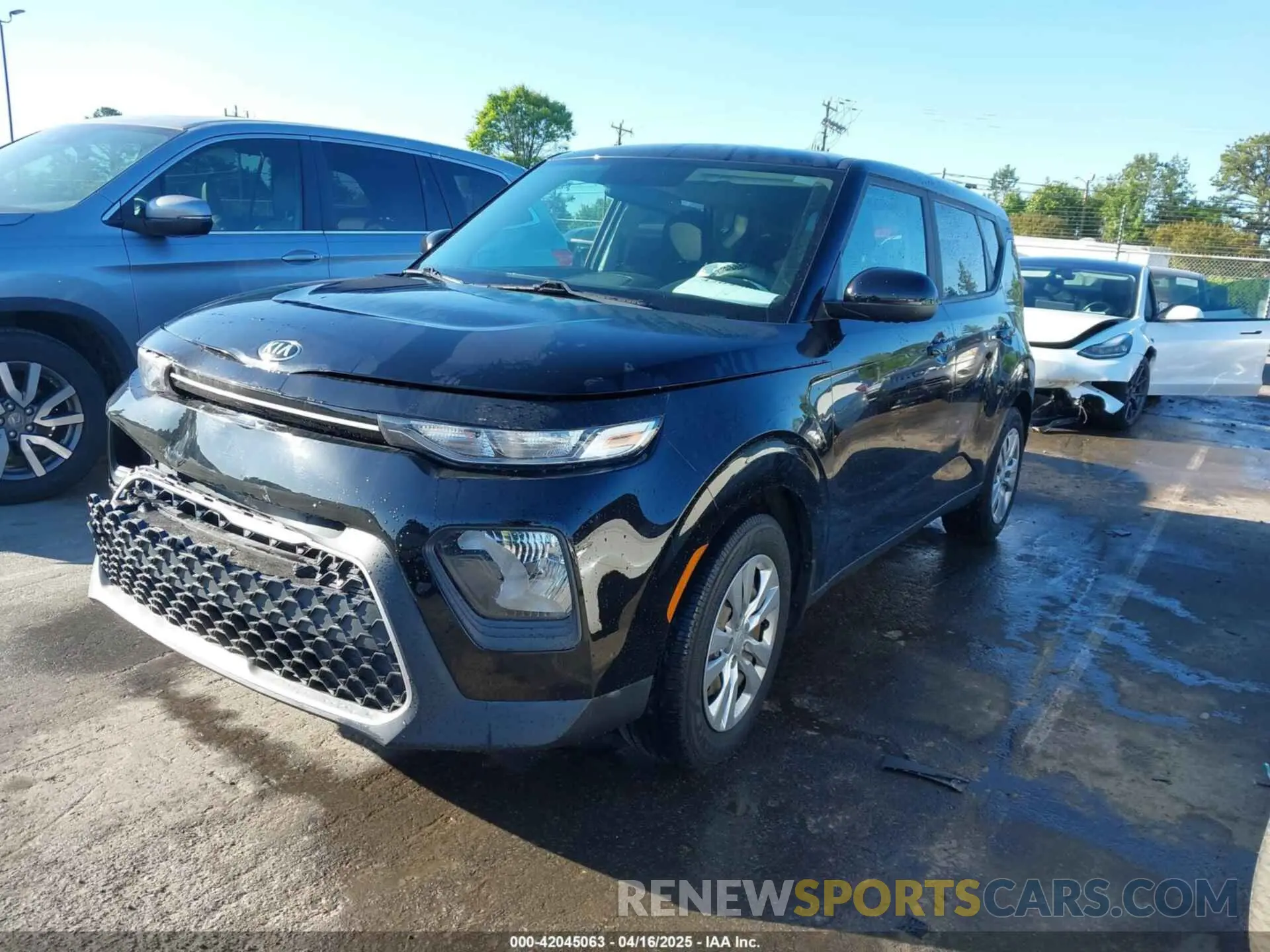 2 Photograph of a damaged car KNDJ23AU5L7700433 KIA SOUL 2020