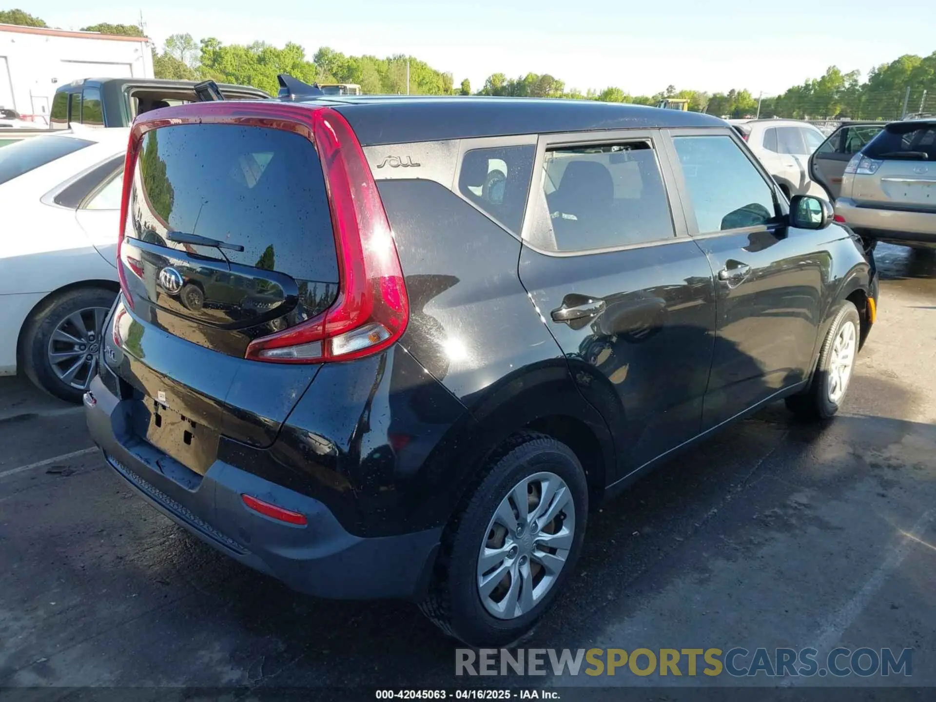 4 Photograph of a damaged car KNDJ23AU5L7700433 KIA SOUL 2020