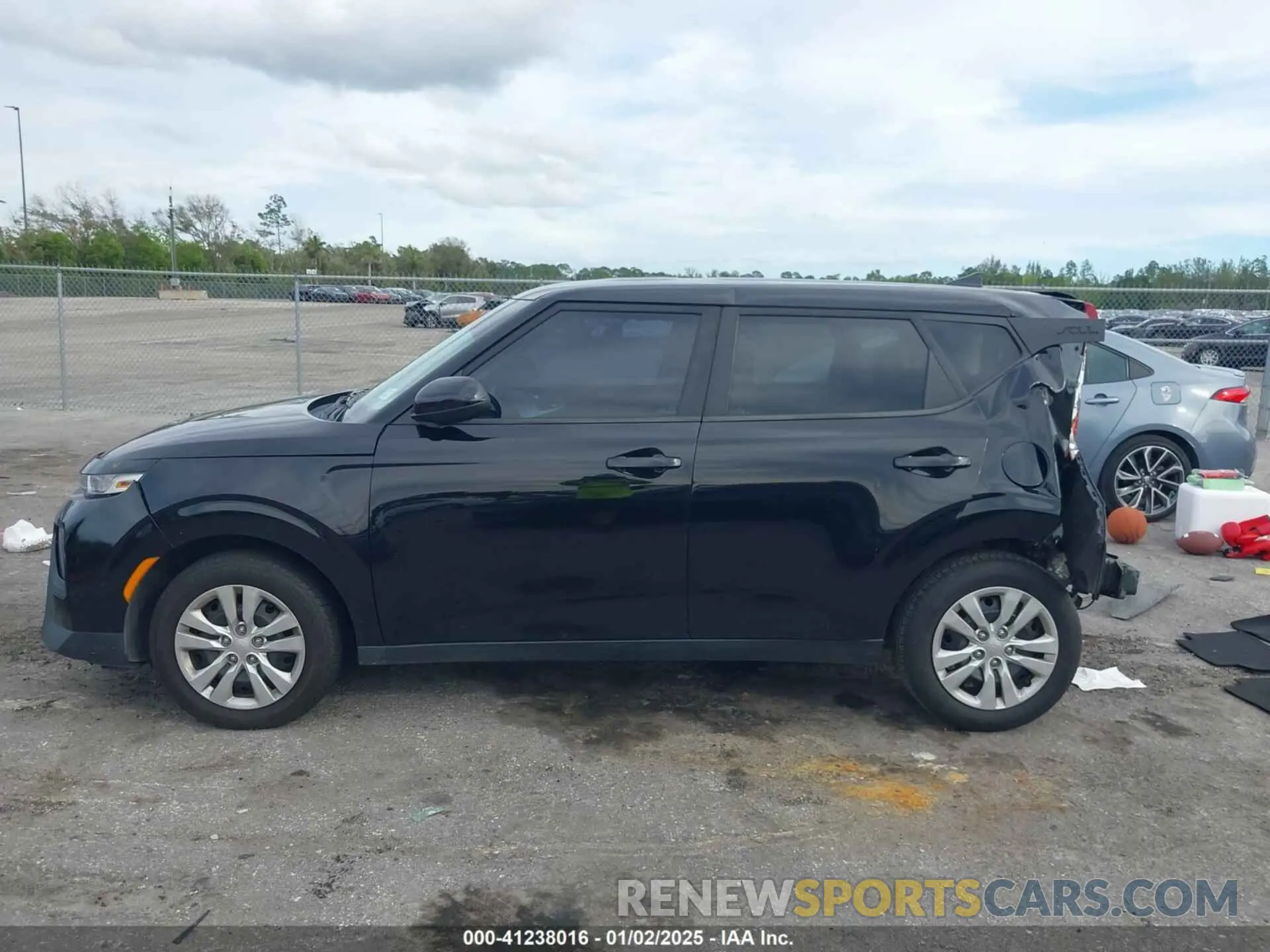 14 Photograph of a damaged car KNDJ23AU5L7707575 KIA SOUL 2020