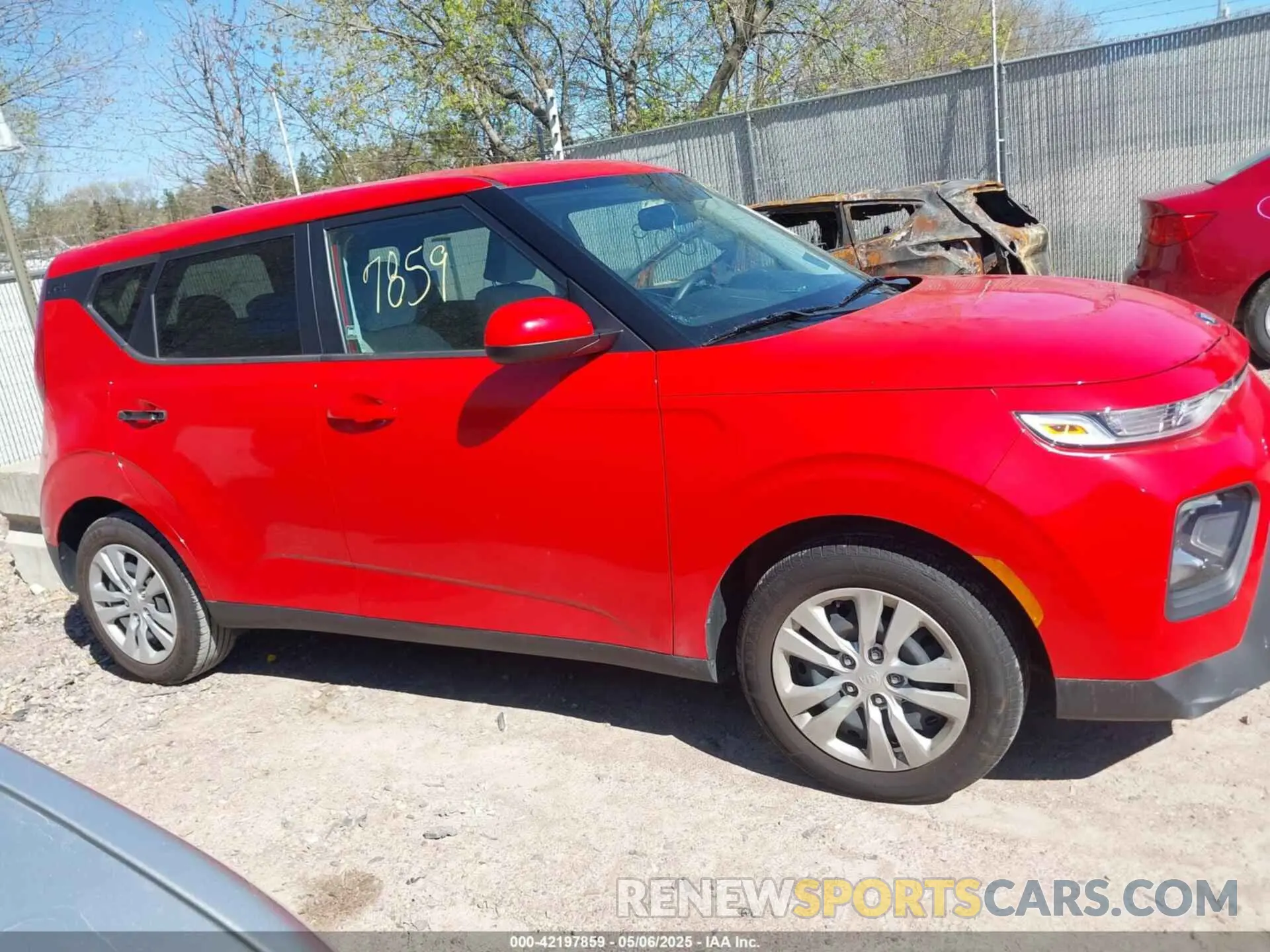13 Photograph of a damaged car KNDJ23AU5L7713697 KIA SOUL 2020