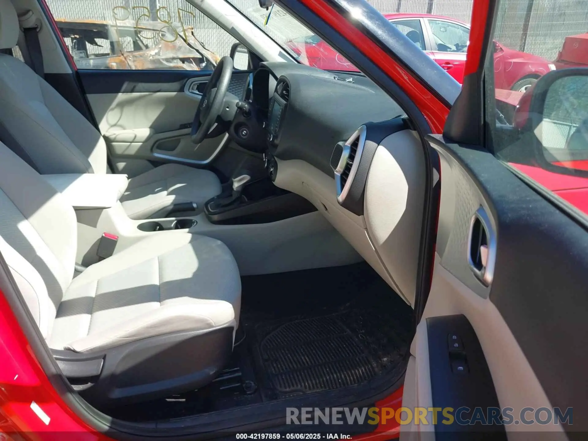5 Photograph of a damaged car KNDJ23AU5L7713697 KIA SOUL 2020