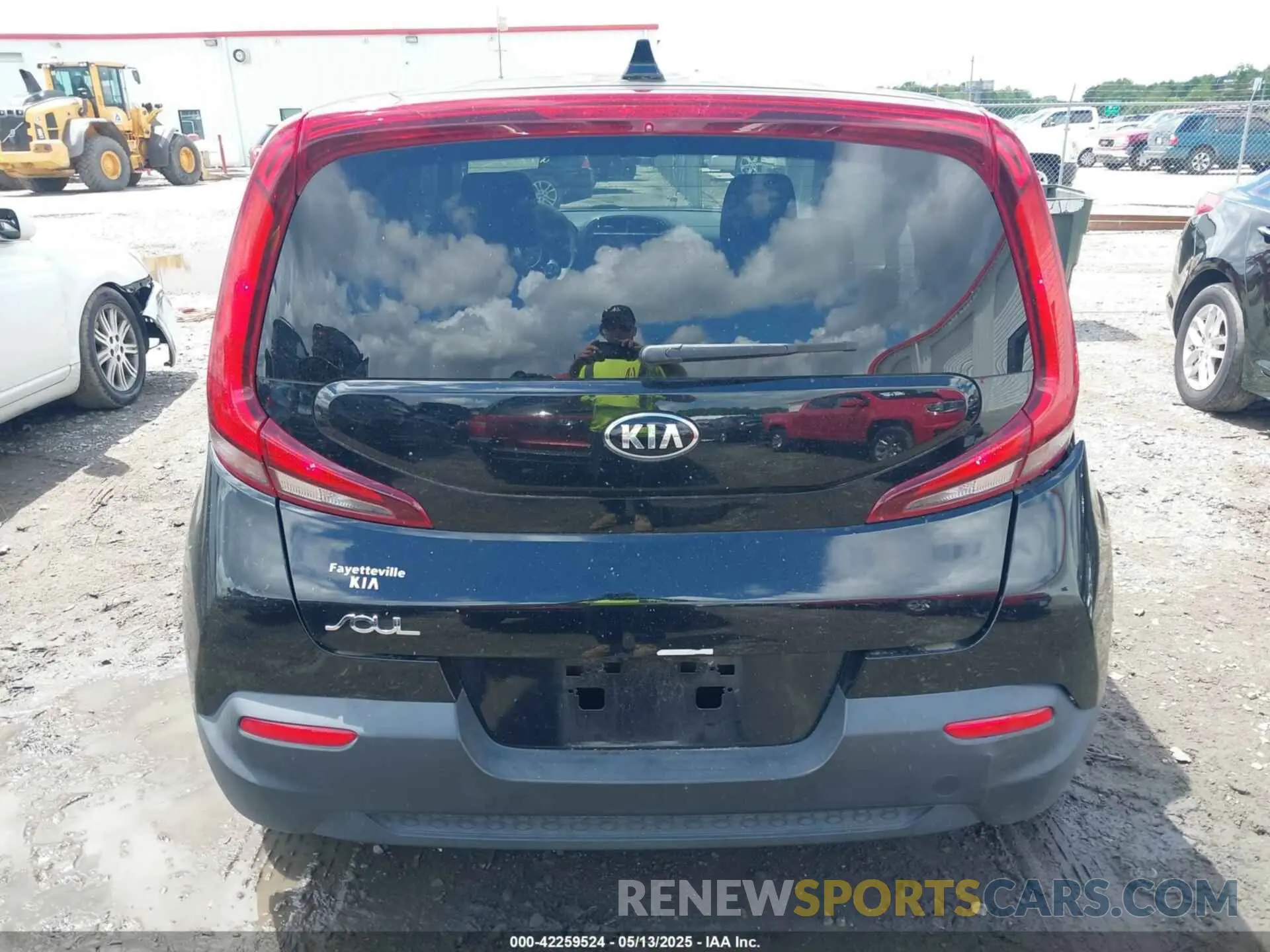 16 Photograph of a damaged car KNDJ23AU5L7718043 KIA SOUL 2020