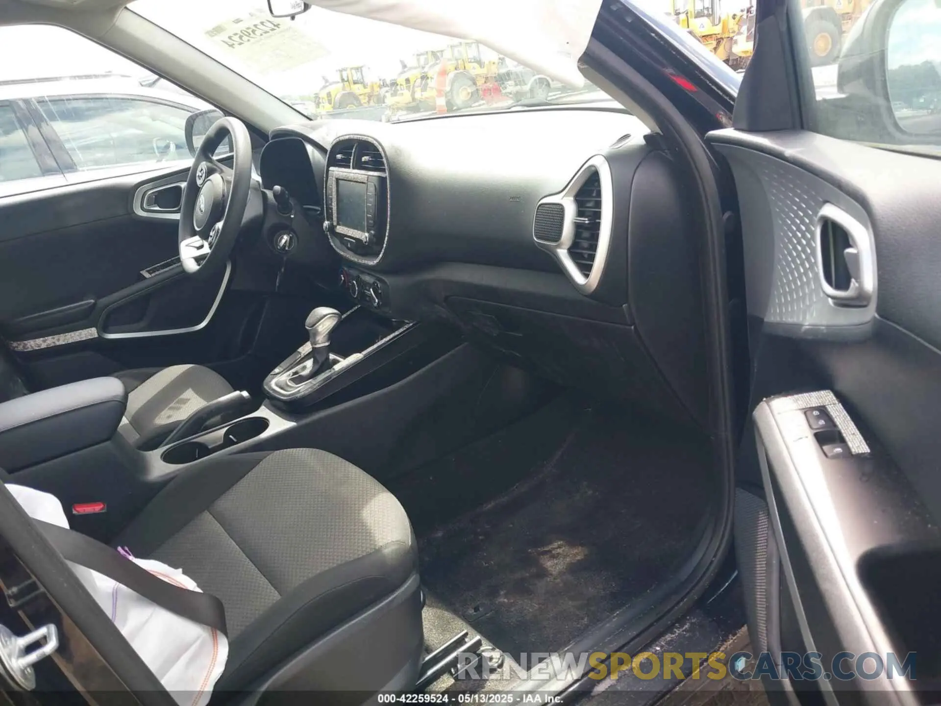 5 Photograph of a damaged car KNDJ23AU5L7718043 KIA SOUL 2020