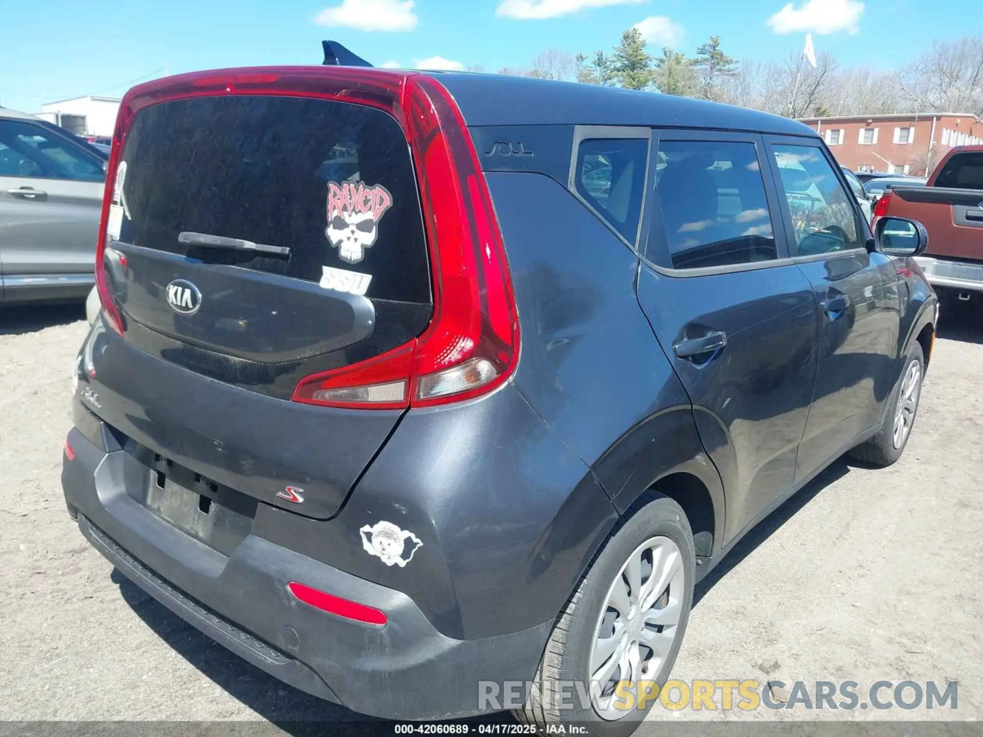 4 Photograph of a damaged car KNDJ23AU5L7727308 KIA SOUL 2020