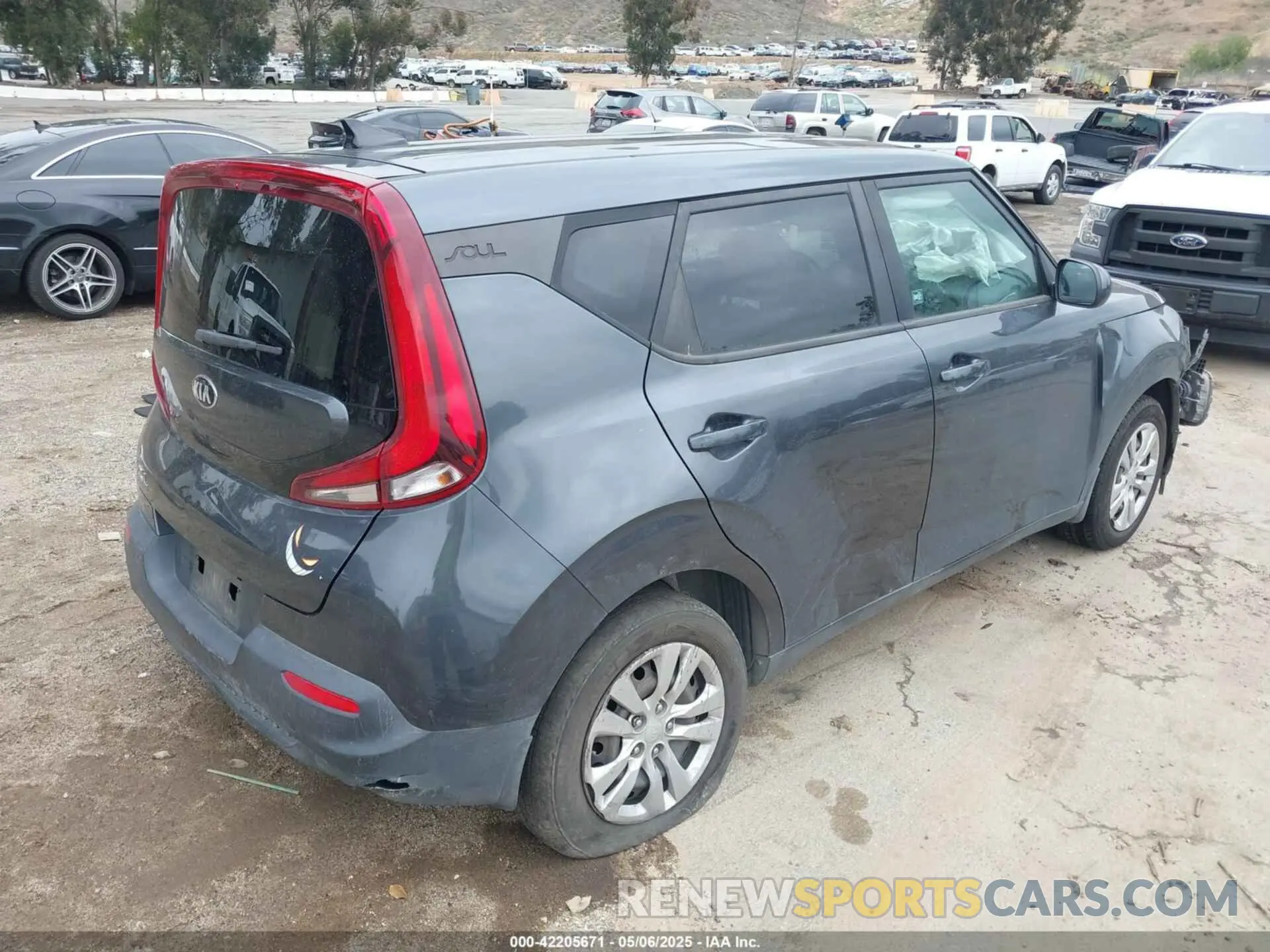 4 Photograph of a damaged car KNDJ23AU5L7734050 KIA SOUL 2020