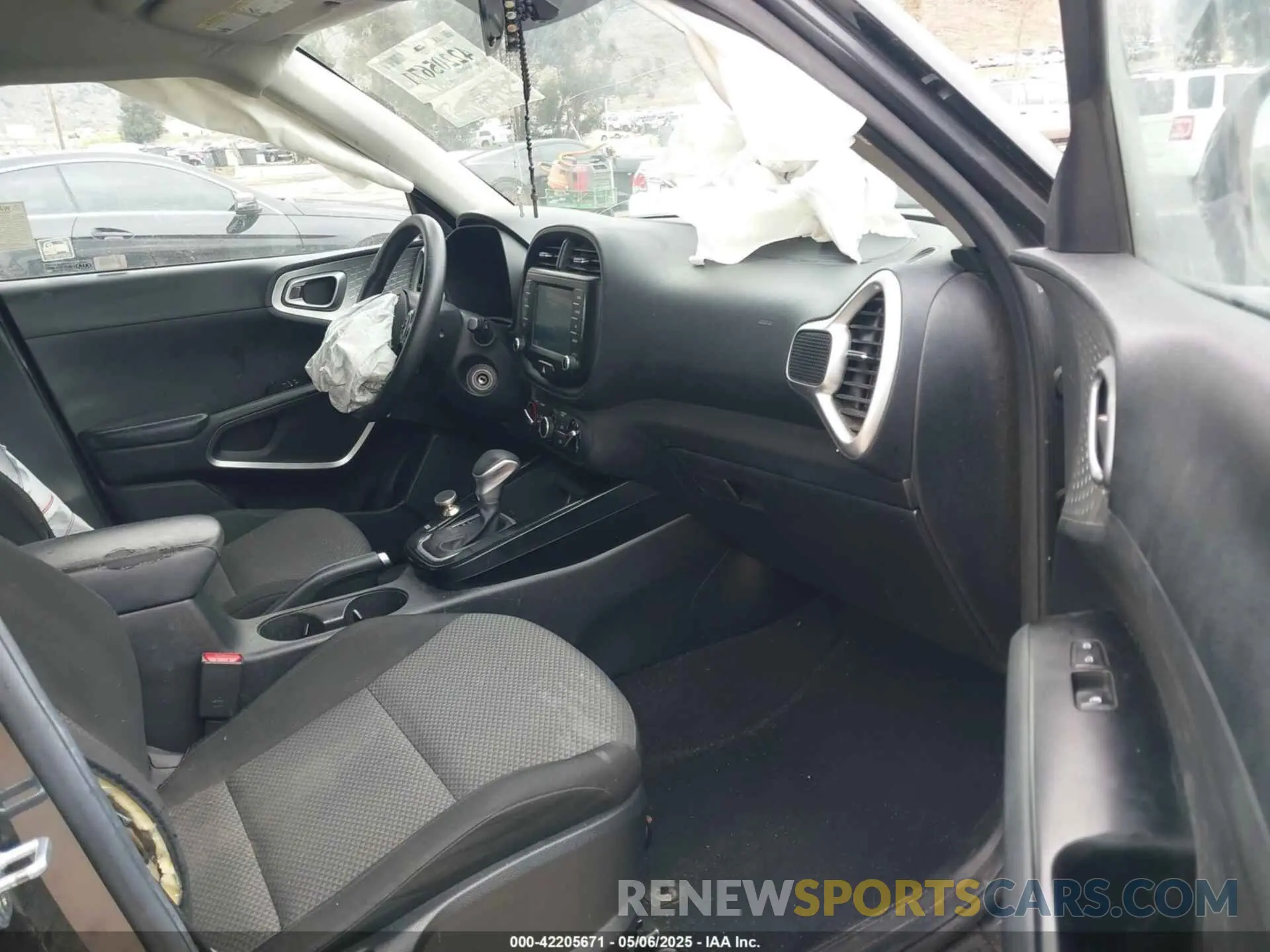 5 Photograph of a damaged car KNDJ23AU5L7734050 KIA SOUL 2020
