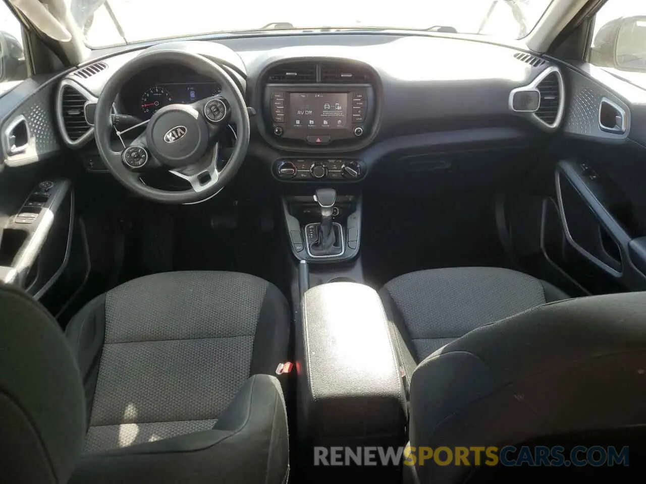 8 Photograph of a damaged car KNDJ23AU6L7071393 KIA SOUL 2020