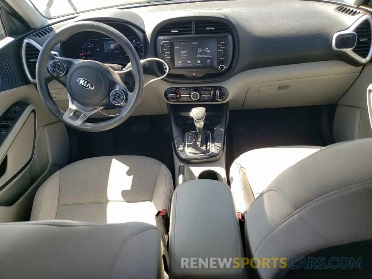 8 Photograph of a damaged car KNDJ23AU6L7073158 KIA SOUL 2020