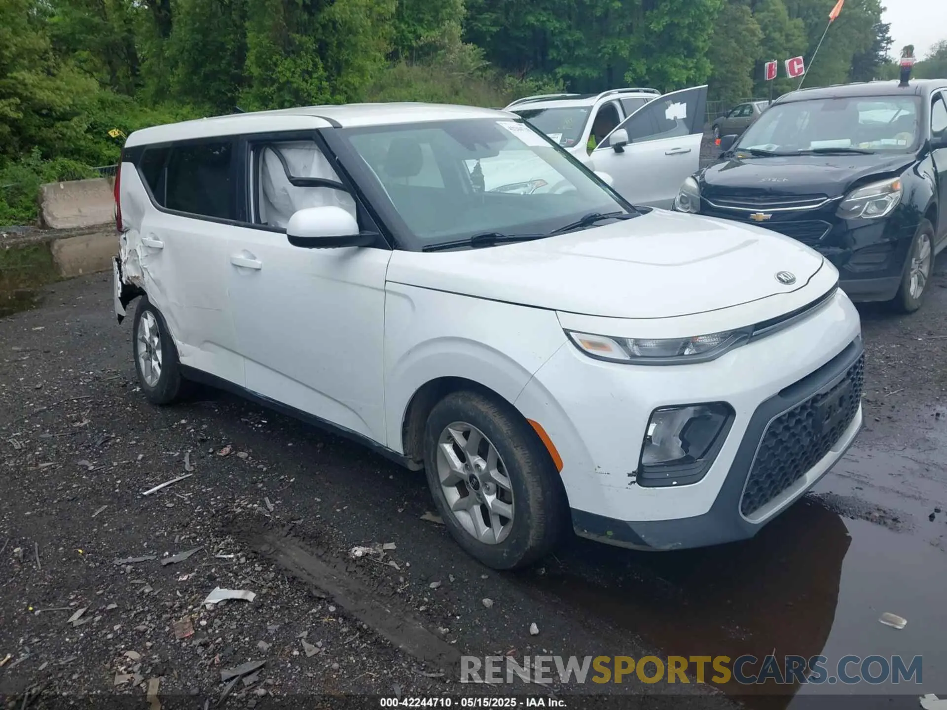1 Photograph of a damaged car KNDJ23AU6L7083270 KIA SOUL 2020