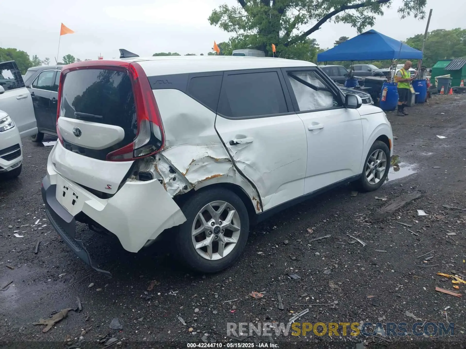 4 Photograph of a damaged car KNDJ23AU6L7083270 KIA SOUL 2020
