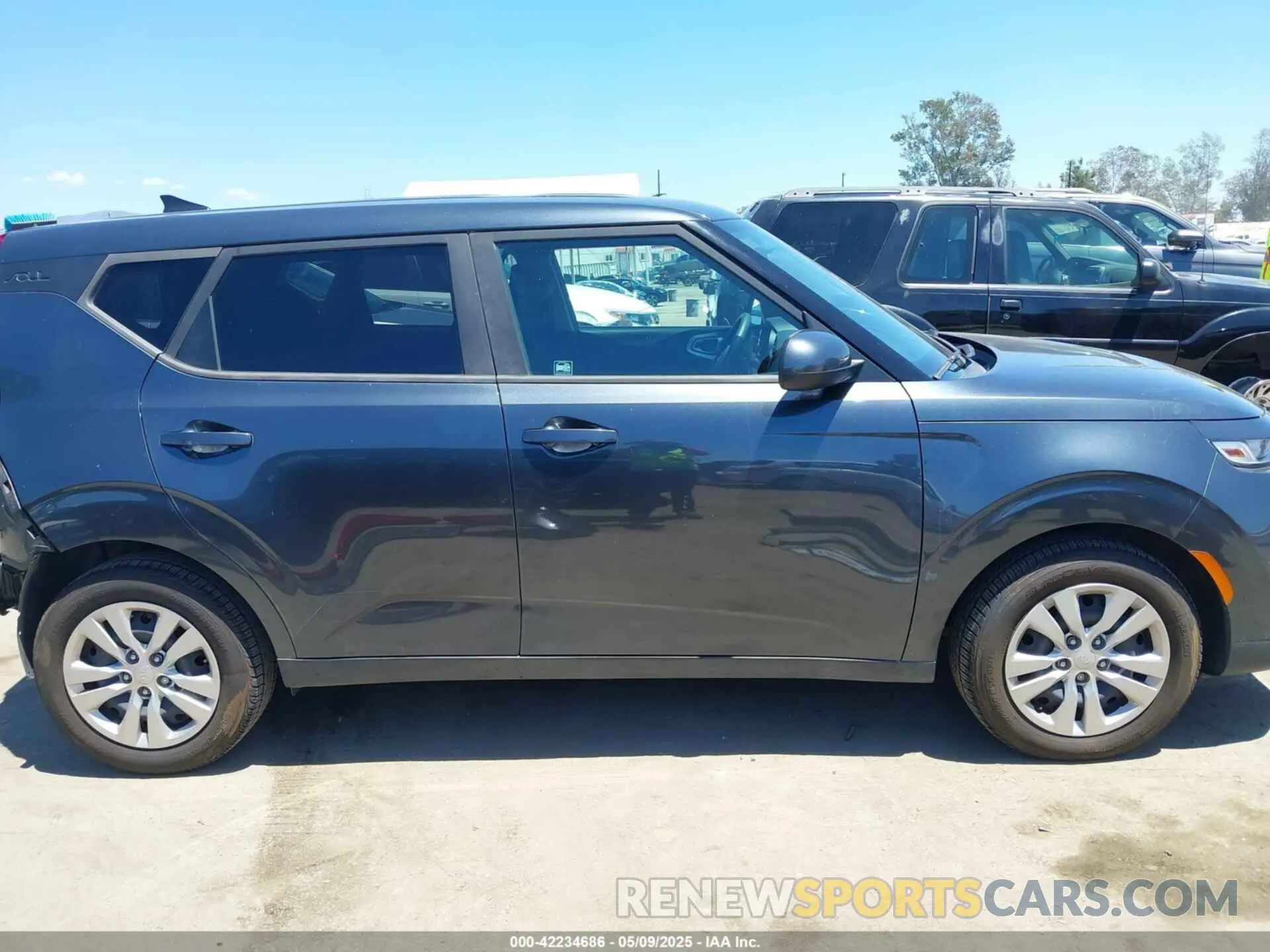 14 Photograph of a damaged car KNDJ23AU6L7090266 KIA SOUL 2020