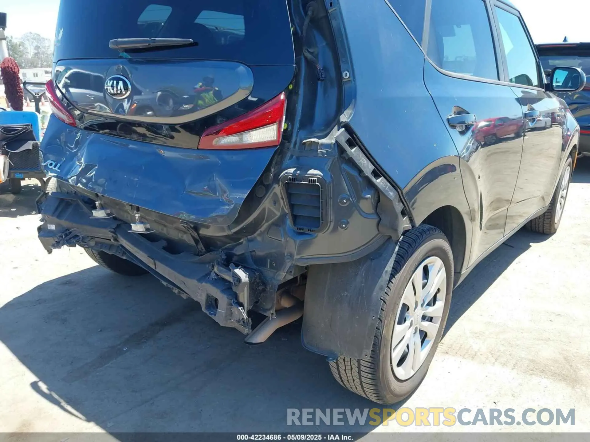 18 Photograph of a damaged car KNDJ23AU6L7090266 KIA SOUL 2020