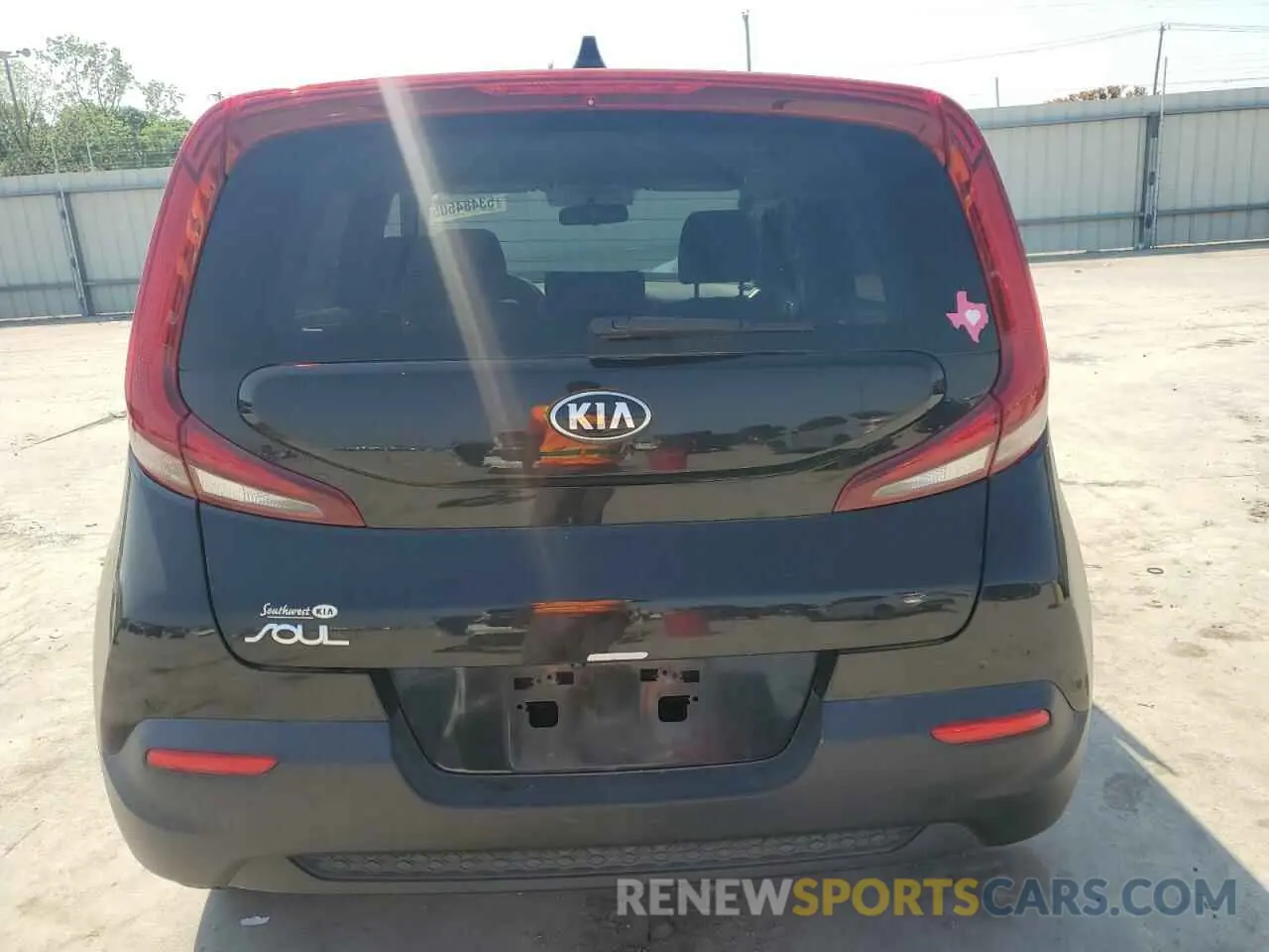 6 Photograph of a damaged car KNDJ23AU6L7093880 KIA SOUL 2020