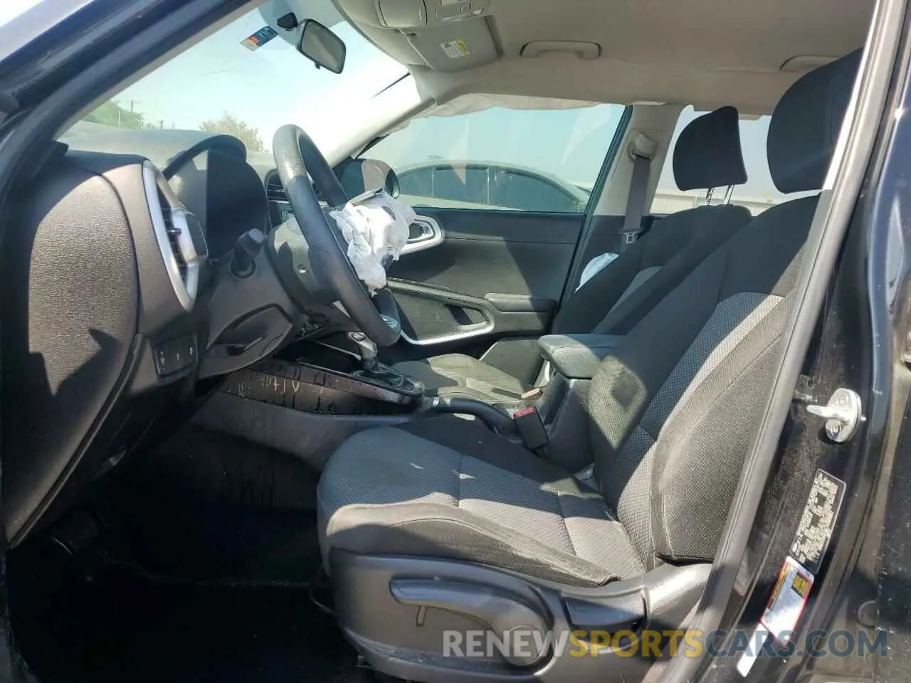 7 Photograph of a damaged car KNDJ23AU6L7093880 KIA SOUL 2020